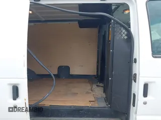 2008 Ford Econoline Cargo Commercial z VIN 1FTNE14WX8DB02132, wystawiony jako IAAI lot #41879542 z przebiegiem 401 784 mil mil oraz . Historia ofert i sprzedaży dostępna na DreamBid. Obrazek 8.