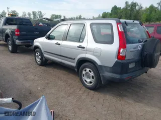 2005 Honda CR-V LX with VIN SHSRD78595U321847, listed as a IAAI auction lot 42099841 with 212,423 mi miles. Bid and sale history available at carsss.com. Image 3.