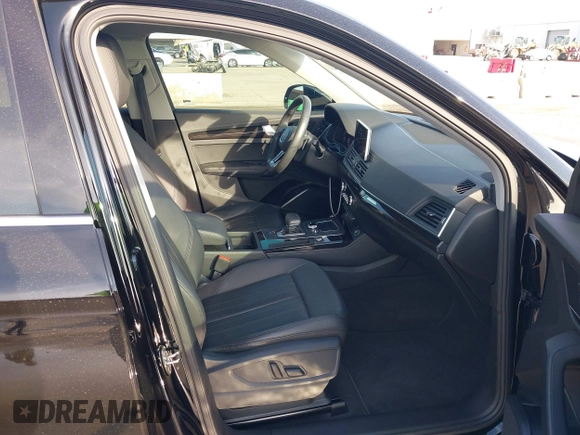2019 Audi Q5 Premium Plus with VIN WA1BNAFY9K2073043, listed as a IAAI auction lot 41580814 with 45,225 mi miles. Bid and sale history available at carsss.com. Image 5.