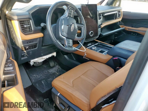 2023 Ford Expedition Platinum z VIN 1FMJU1L88PEA35667, wystawiony jako Copart lot #59357185 z przebiegiem Nie podano mil oraz Szkoda całkowita • Salvage title. Historia ofert i sprzedaży dostępna na DreamBid. Obrazek 8.
