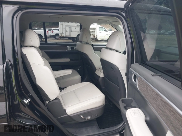 2024 Hyundai Santa Fe Calligraphy with VIN 5NMP5DGL6RH031547, listed as a IAAI auction lot 42562910 with 10,998 mi miles and . Bid and sale history available at DreamBid. Image 8.
