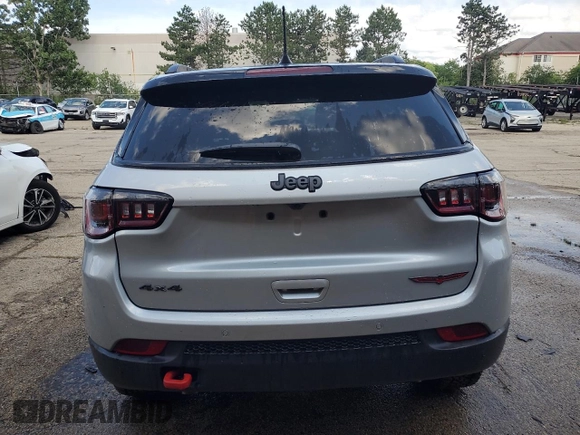 2025 Jeep Compass Trailhawk z VIN 3C4NJDDN3ST564523, wystawiony jako Copart lot #62643635 z przebiegiem 5 084 mil mil oraz Czysty tytuł • Clean title. Historia ofert i sprzedaży dostępna na DreamBid. Obrazek 6.