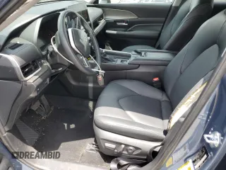2024 Toyota Highlander XLE z VIN 5TDAAAA58RS001022, wystawiony jako Copart lot #56607315 z przebiegiem 10 763 mil mil oraz Szkoda całkowita • Salvage title. Historia ofert i sprzedaży dostępna na DreamBid. Obrazek 7.
