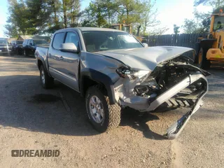 2020 Toyota Tacoma SR5 z VIN 3TMCZ5AN6LM330074, wystawiony jako IAAI lot #41982461 z przebiegiem 43 756 mil mil oraz . Historia ofert i sprzedaży dostępna na DreamBid. Obrazek 1.