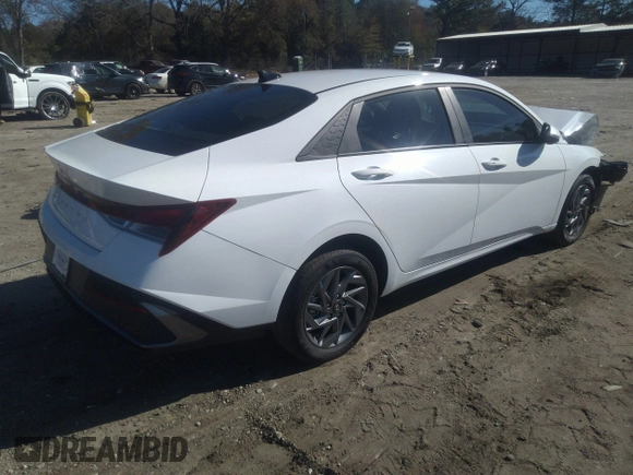 2024 Hyundai Elantra SEL with VIN KMHLM4DG4RU764080, listed as a IAAI auction lot 40941640 with 571 mi miles. Bid and sale history available at carsss.com. Image 4.