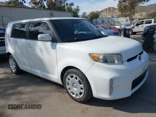 2015 Scion xB with VIN JTLZE4FE3FJ080193, listed as a IAAI auction lot 41976842 with 164,988 mi miles. Bid and sale history available at carsss.com. Image 1.
