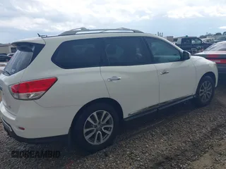 2014 Nissan Pathfinder SV with VIN 5N1AR2MN1EC633801, listed as a IAAI auction lot 41759457 with 190,723 mi miles and . Bid and sale history available at DreamBid. Image 4.