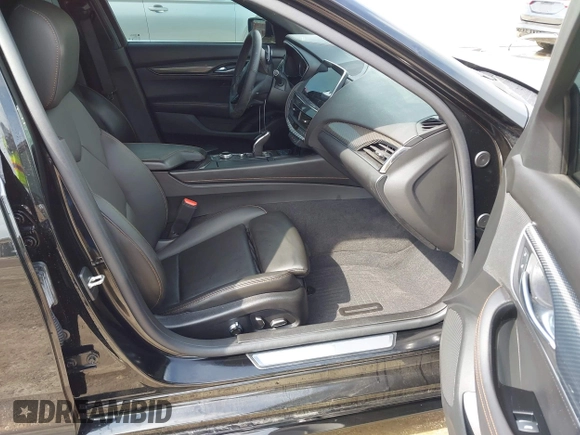 2024 Cadillac CT5 Sport z VIN 1G6DP5RK8R0102340, wystawiony jako IAAI lot #41943414 z przebiegiem 13 488 mil mil oraz . Historia ofert i sprzedaży dostępna na DreamBid. Obrazek 5.