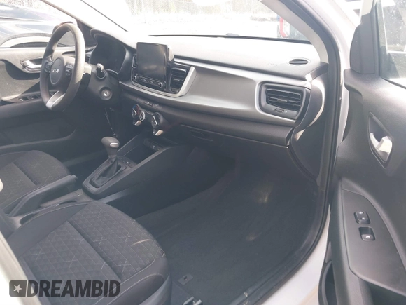 2023 Kia Rio LX z VIN 3KPA24AD6PE539134, wystawiony jako IAAI lot #41519326 z przebiegiem 39 925 mil mil oraz . Historia ofert i sprzedaży dostępna na DreamBid. Obrazek 5.