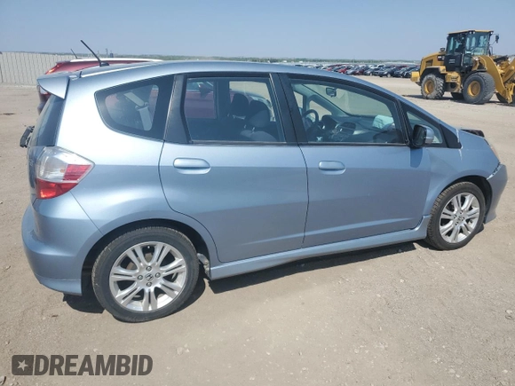 2011 Honda Fit Sport z VIN JHMGE8H53BC021245, wystawiony jako Copart lot #55393345 z przebiegiem 133 910 mil mil oraz Szkody całkowita. Historia ofert i sprzedaży dostępna na DreamBid. Obrazek 3.