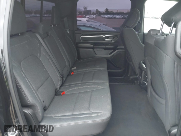 2019 Ram 1500 Big Horn z VIN 1C6RREFT4KN769609, wystawiony jako IAAI lot #42401229 z przebiegiem 46 049 mil mil oraz . Historia ofert i sprzedaży dostępna na DreamBid. Obrazek 8.