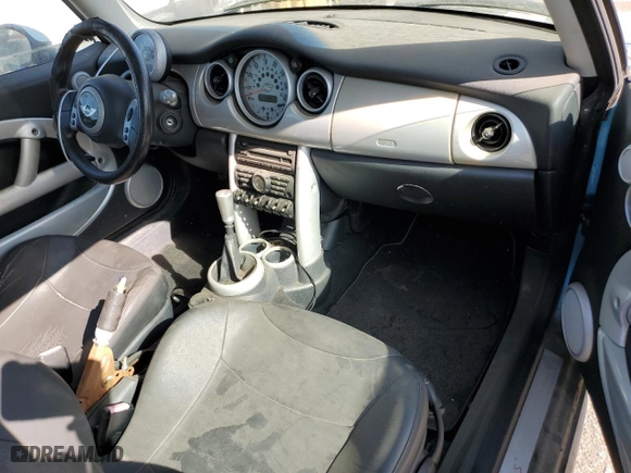2004 MINI Cooper Hardtop S with VIN WMWRE334X4TD84365, listed as a Copart auction lot 67804884 with 0 mi miles and Clean Title. Bid and sale history available at carsss.com. Image 8.