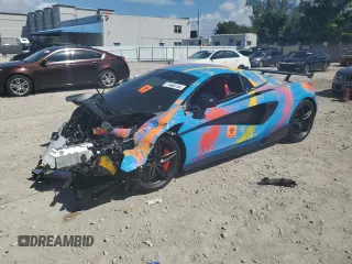 2019 McLaren 570S z VIN SBM13FAA9KW006456, wystawiony jako Copart lot #77400754 z przebiegiem Nie podano mil oraz Nie do naprawy. Historia ofert i sprzedaży dostępna na DreamBid. Obrazek 1.