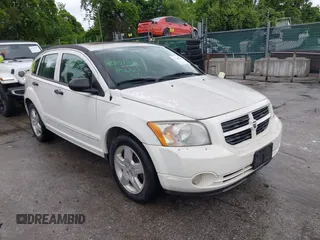 2008 Dodge Caliber SXT z VIN 1B3HB48B28D693461, wystawiony jako IAAI lot #42281328 z przebiegiem 204 886 mil mil oraz . Historia ofert i sprzedaży dostępna na DreamBid. Obrazek 1.