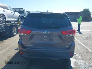 2017 Toyota Highlander XLE with VIN 5TDJZRFH4HS419151, listed as a IAAI auction lot 42181305 with 71,564 mi miles and . Bid and sale history available at DreamBid. Image 17.
