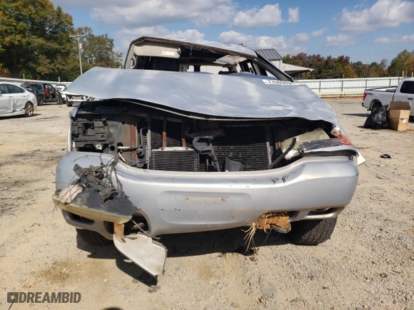 2000 GMC Denali with VIN 1GKEK13R2YR138523, listed as a Copart auction lot 77609804 with 203,514 mi miles and Salvage Title. Bid and sale history available at carsss.com. Image 5.