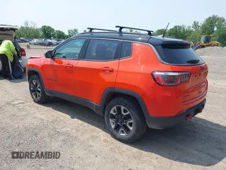 2018 Jeep Compass Trailhawk z VIN 3C4NJDDBXJT334496, wystawiony jako IAAI lot #42400835 z przebiegiem 188 896 mil mil oraz . Historia ofert i sprzedaży dostępna na DreamBid. Obrazek 3.