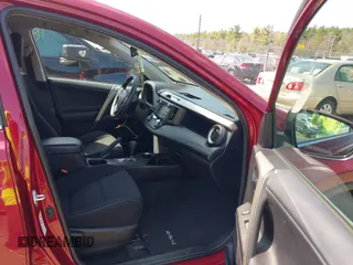 2018 Toyota RAV4 XLE with VIN 2T3RFREVXJW791889, listed as a IAAI auction lot 42021099 with 33,292 mi miles. Bid and sale history available at carsss.com. Image 5.