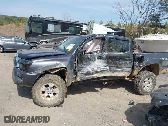 2015 Toyota Tacoma with VIN 5TFLU4EN9FX111322, listed as a IAAI auction lot 41621064 with 1 mi miles. Bid and sale history available at carsss.com. Image 6.