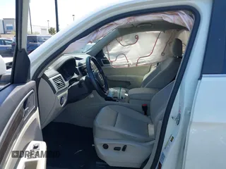 2018 Volkswagen Atlas SE with VIN 1V2DR2CA3JC580575, listed as a IAAI auction lot 41939880 with 66,526 mi miles and . Bid and sale history available at DreamBid. Image 5.