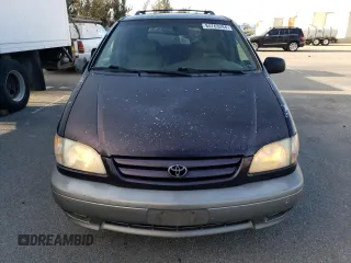2002 Toyota Sienna LE with VIN 4T3ZF13CX2U457768, listed as a Copart auction lot 84763284 with 195,268 mi miles and Salvage Title. Bid and sale history available at carsss.com. Image 5.