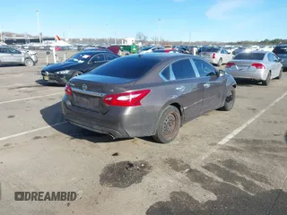2017 Nissan Altima SR z VIN 1N4AL3AP9HC133798, wystawiony jako IAAI lot #41582890 z przebiegiem 57 440 mil mil oraz . Historia ofert i sprzedaży dostępna na DreamBid. Obrazek 4.
