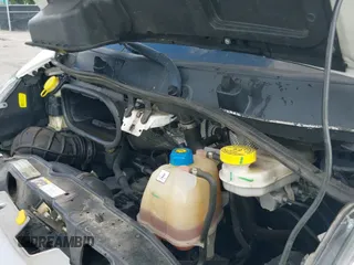 2020 Ram ProMaster Cargo z VIN 3C6URVHG6LE110818, wystawiony jako IAAI lot #42457793 z przebiegiem 185 699 mil mil oraz . Historia ofert i sprzedaży dostępna na DreamBid. Obrazek 19.