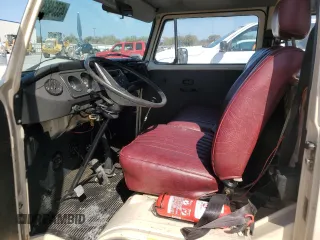 1994 Volkswagen EuroVan с VIN 9BWZZZ23ZPP027489, выставлен на аукционе Copart как лот 45354835 с пробегом 32 453 миль миль и Чистый • Clean title. История ставок и продаж доступна на DreamBid. Изображение 7.
