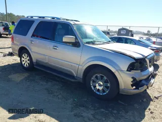 2004 Lincoln Navigator Luxury with VIN 5LMFU27R34LJ05952, listed as a IAAI auction lot 41853172 with 268,889 mi miles. Bid and sale history available at carsss.com. Image 1.