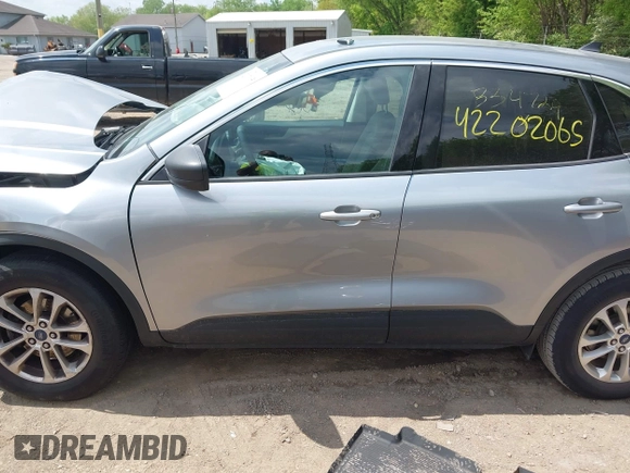 2022 Ford Escape SE z VIN 1FMCU9G62NUB34729, wystawiony jako IAAI lot #42202065 z przebiegiem 22 706 mil mil oraz . Historia ofert i sprzedaży dostępna na DreamBid. Obrazek 14.