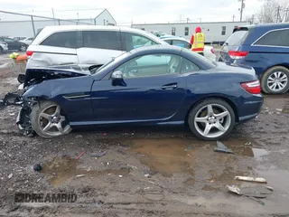 2014 Mercedes-Benz SLK 350 z VIN WDDPK5HA9EF065958, wystawiony jako IAAI lot #41474434 z przebiegiem 21 653 mil mil oraz . Historia ofert i sprzedaży dostępna na DreamBid. Obrazek 14.