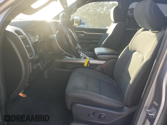 2019 Ram 1500 Big Horn z VIN 1C6RREFT3KN685393, wystawiony jako Copart lot #46754765 z przebiegiem 156 347 mil mil oraz Czysty tytuł • Clean title. Historia ofert i sprzedaży dostępna na DreamBid. Obrazek 7.