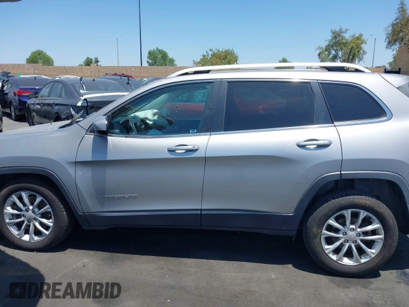 2019 Jeep Cherokee Latitude z VIN 1C4PJLCB8KD241701, wystawiony jako IAAI lot #42407536 z przebiegiem 59 006 mil mil oraz . Historia ofert i sprzedaży dostępna na DreamBid. Obrazek 15.