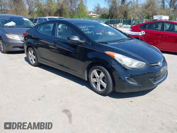 2013 Hyundai Elantra GLS z VIN KMHDH4AE6DU928322, wystawiony jako IAAI lot #42054141 z przebiegiem 147 986 mil mil oraz . Historia ofert i sprzedaży dostępna na DreamBid. Obrazek 1.