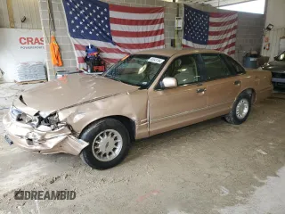 1996 Ford Crown Victoria LX с VIN 2FALP746XTX103423, выставлен на аукционе Copart как лот 84043194 с пробегом 151 848 миль миль и Списание • Salvage title. История ставок и продаж доступна на DreamBid. Изображение 1.