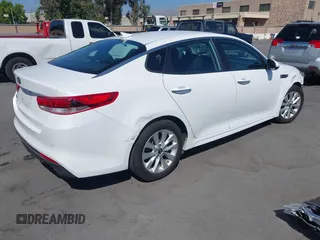 2018 Kia Optima LX z VIN 5XXGT4L35JG265371, wystawiony jako IAAI lot #42494354 z przebiegiem 86 411 mil mil oraz . Historia ofert i sprzedaży dostępna na DreamBid. Obrazek 4.