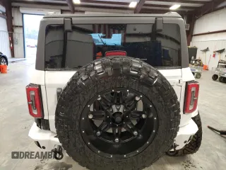 2022 Ford Bronco с VIN 1FMEE5DP9NLB28993, выставлен на аукционе Copart как лот 38781234 с пробегом 4 596 миль миль и Списание • Salvage title. История ставок и продаж доступна на DreamBid. Изображение 6.