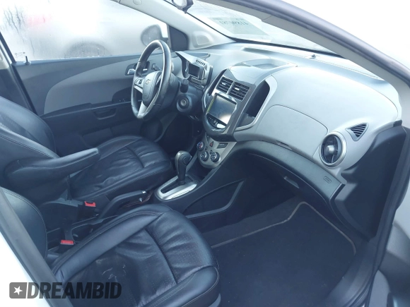 2016 Chevrolet Sonic LTZ z VIN 1G1JE6SB0G4161094, wystawiony jako IAAI lot #41890781 z przebiegiem 121 282 mil mil oraz . Historia ofert i sprzedaży dostępna na DreamBid. Obrazek 5.