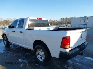 2019 Ram 1500 Express z VIN 1C6RR7FG4KS615112, wystawiony jako IAAI lot #41636660 z przebiegiem 111 919 mil mil oraz . Historia ofert i sprzedaży dostępna na DreamBid. Obrazek 3.