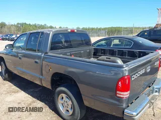 2002 Dodge Dakota SLT z VIN 1B7HG48NX2S623588, wystawiony jako IAAI lot #41793068 z przebiegiem 213 159 mil mil oraz . Historia ofert i sprzedaży dostępna na DreamBid. Obrazek 3.