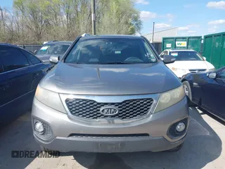 2011 Kia Sorento LX with VIN 5XYKT3A15BG126618, listed as a IAAI auction lot 41929422 with 192,781 mi miles. Bid and sale history available at carsss.com. Image 6.