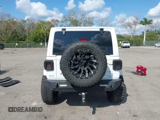 2020 Jeep Wrangler Unlimited Sahara with VIN 1C4HJXEN7LW213459, listed as a IAAI auction lot 41502047 with 40,816 mi miles. Bid and sale history available at carsss.com. Image 16.