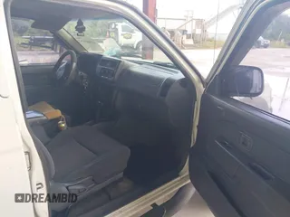 2001 Nissan Frontier SE z VIN 1N6ED27T61C300323, wystawiony jako IAAI lot #42401852 z przebiegiem 317 648 mil mil oraz . Historia ofert i sprzedaży dostępna na DreamBid. Obrazek 5.