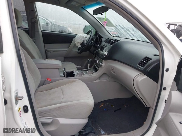 2012 Toyota Highlander with VIN 5TDBK3EH2CS117745, listed as a IAAI auction lot 41912110 with 216,449 mi miles. Bid and sale history available at carsss.com. Image 5.
