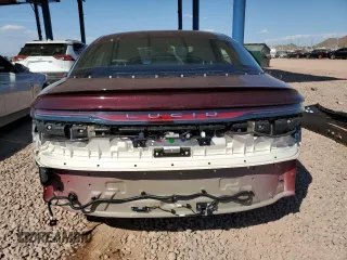 2024 Lucid Air Pure z VIN 50EA1PGA8RA001327, wystawiony jako Copart lot #74682774 z przebiegiem 3284 mil mil oraz Szkody całkowita. Historia ofert i sprzedaży dostępna na DreamBid. Obrazek 6.