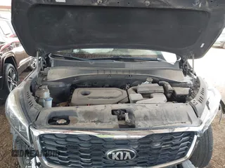 2019 Kia Sorento LX z VIN 5XYPGDA32KG439966, wystawiony jako IAAI lot #42046846 z przebiegiem 101 592 mil mil oraz . Historia ofert i sprzedaży dostępna na DreamBid. Obrazek 10.