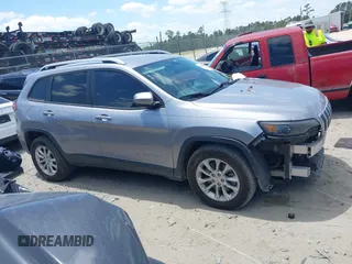 2020 Jeep Cherokee Latitude z VIN 1C4PJLCB6LD582449, wystawiony jako IAAI lot #42149389 z przebiegiem 121 499 mil mil oraz . Historia ofert i sprzedaży dostępna na DreamBid. Obrazek 13.