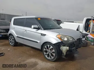 2013 Kia Soul with VIN KNDJT2A59D7764024, listed as a IAAI auction lot 41825605 with 175,339 mi miles. Bid and sale history available at carsss.com. Image 1.
