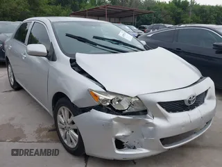 2010 Toyota Corolla z VIN 2T1BU4EE0AC358912, wystawiony jako IAAI lot #42455239 z przebiegiem 206 814 mil mil oraz . Historia ofert i sprzedaży dostępna na DreamBid. Obrazek 1.