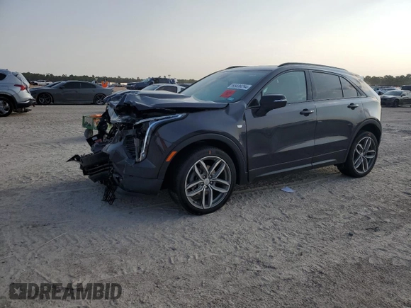 2022 Cadillac XT4 FWD Sport z VIN 1GYFZER45NF156035, wystawiony jako Copart lot #65836294 z przebiegiem 62 443 mil mil oraz Szkoda całkowita • Salvage title. Historia ofert i sprzedaży dostępna na DreamBid. Obrazek 1.